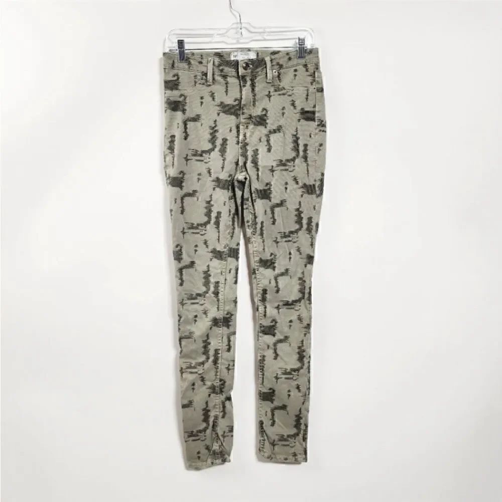 Free People Women Size 29 Long and Lean edgy Camo Skinny Denim Jeans - Picture 9 of 14
